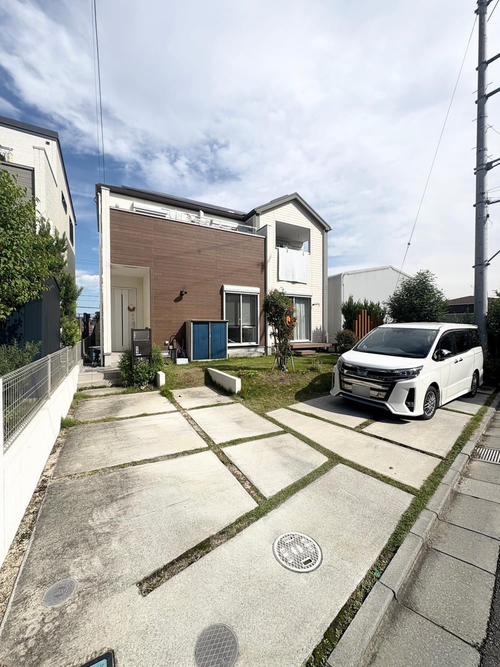 Well-Designed 3LDK House with Solar Panels in Nishi-Omiya - Photo 1