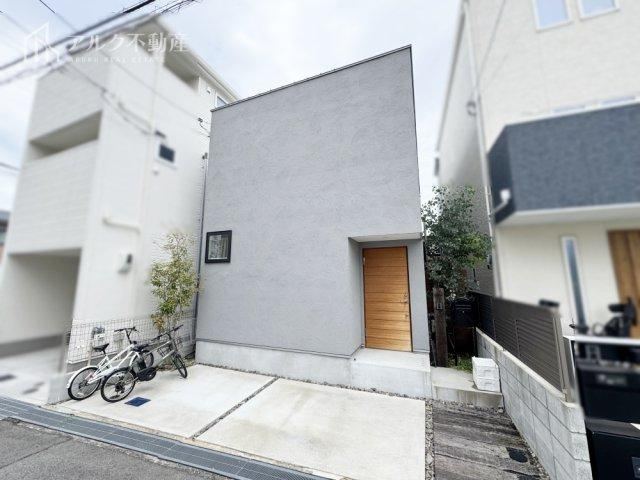 Stylish 3LDK Home with High Ceilings in Amagasaki - Photo 1