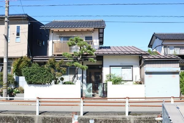 Bright 5DK Home with Ample Sunlight in Fukui - Photo 1