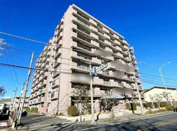 Spacious 4LDK Apartment with Renovation in Soka - Photo 1