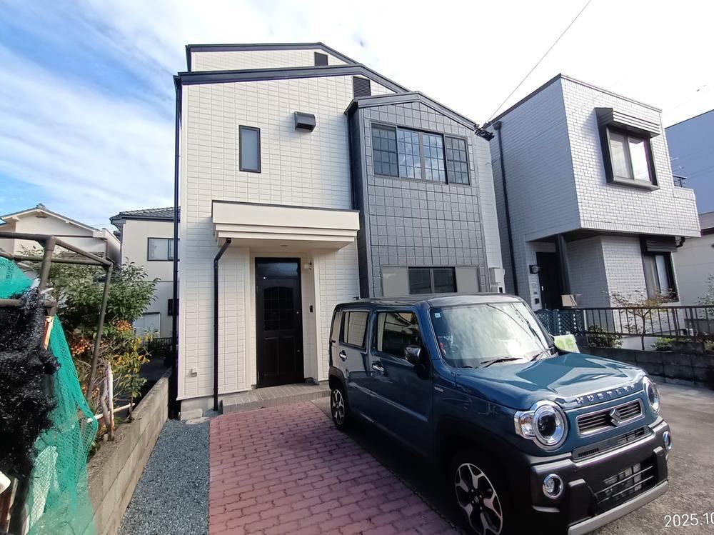 Reconstructed 4LDK Home with Spacious Living Area - Photo 1