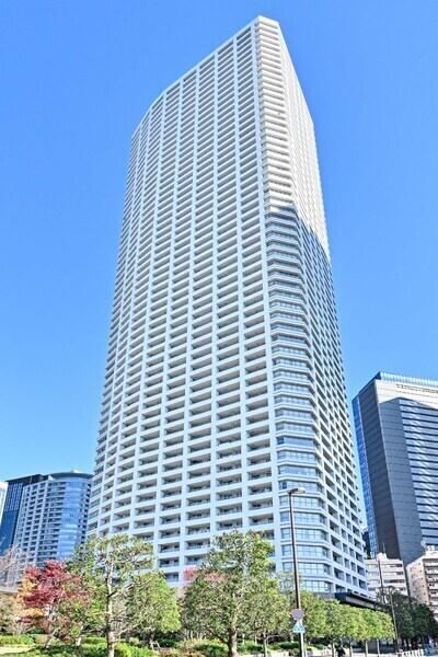 2LDK apartment in Shinjuku Ward, Tokyo - Photo 1