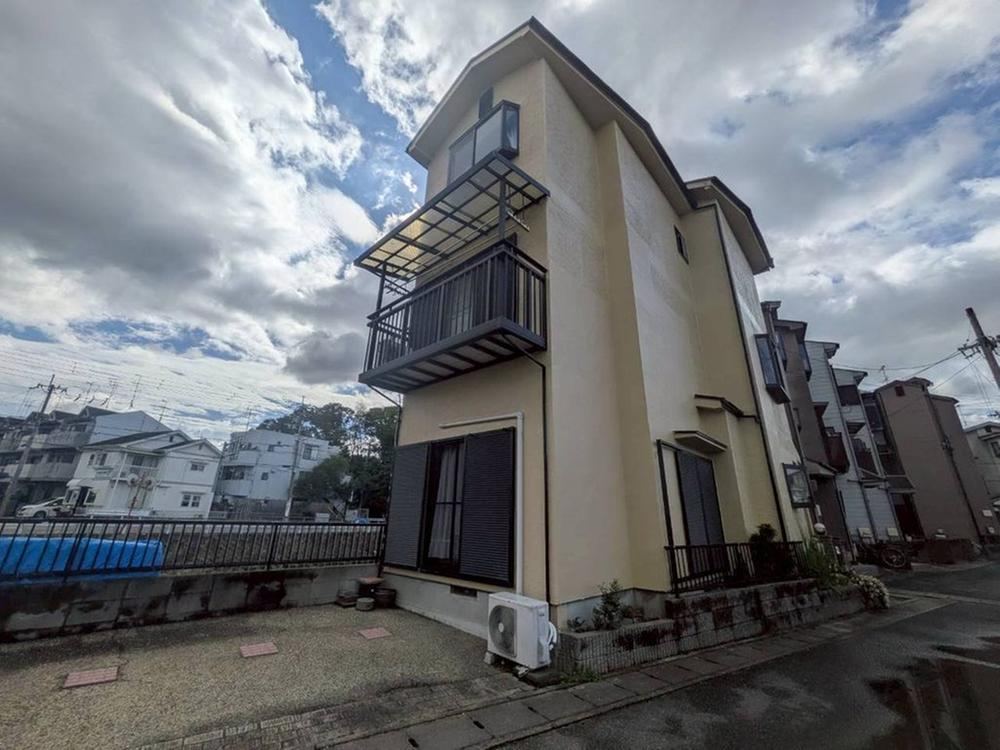 Charming 4LDK House with Parking in Fushimi, Kyoto - Photo 1
