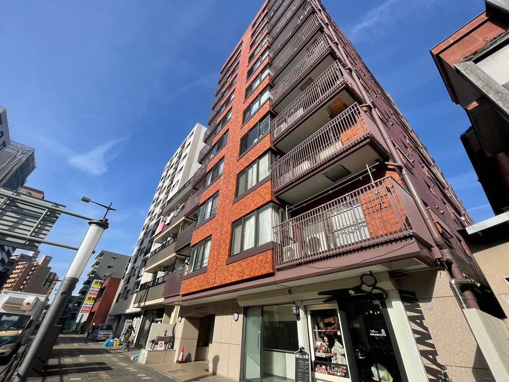 Top Floor 3LDK Apartment with Stunning Views in Hachioji - Photo 1