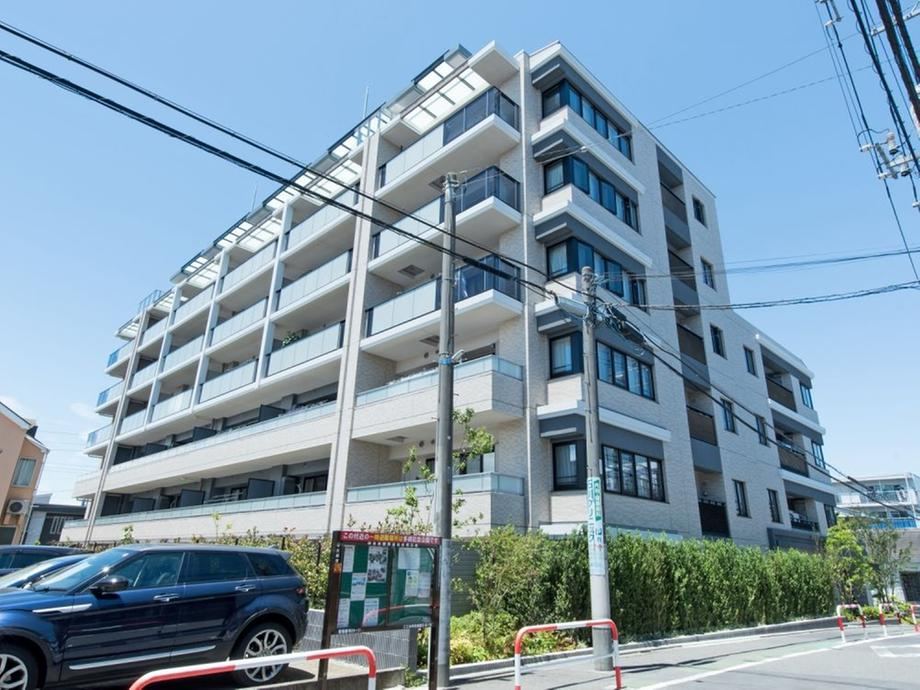 Bright 3LDK Apartment in Central Rinkan - Photo 1