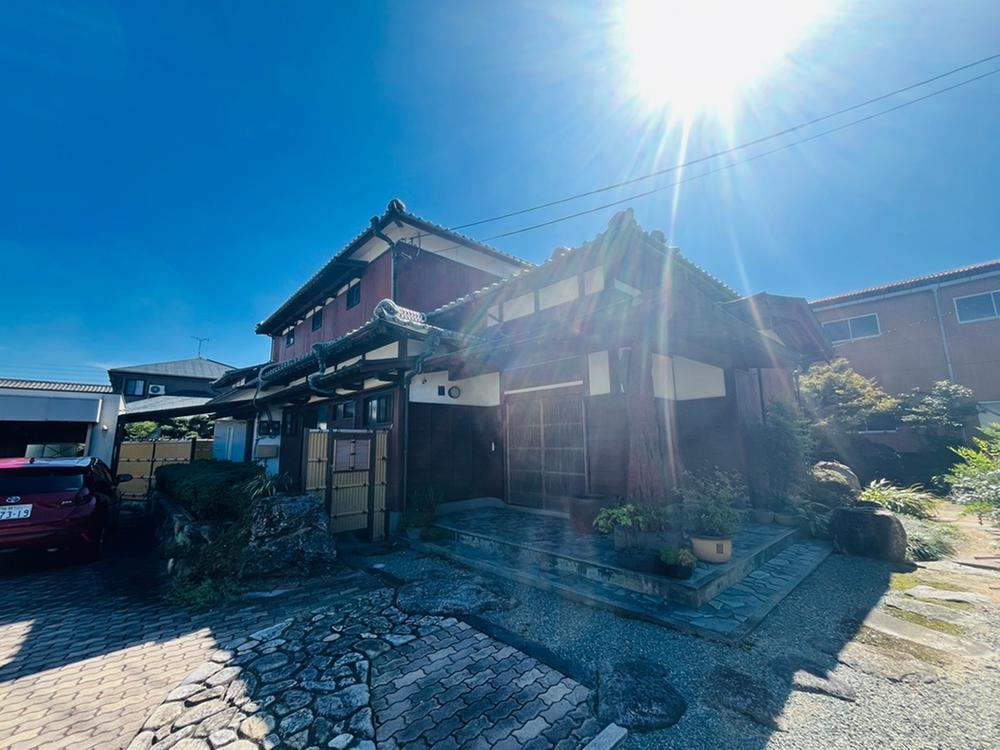 Authentic Japanese-Style House with Renovations - Photo 1