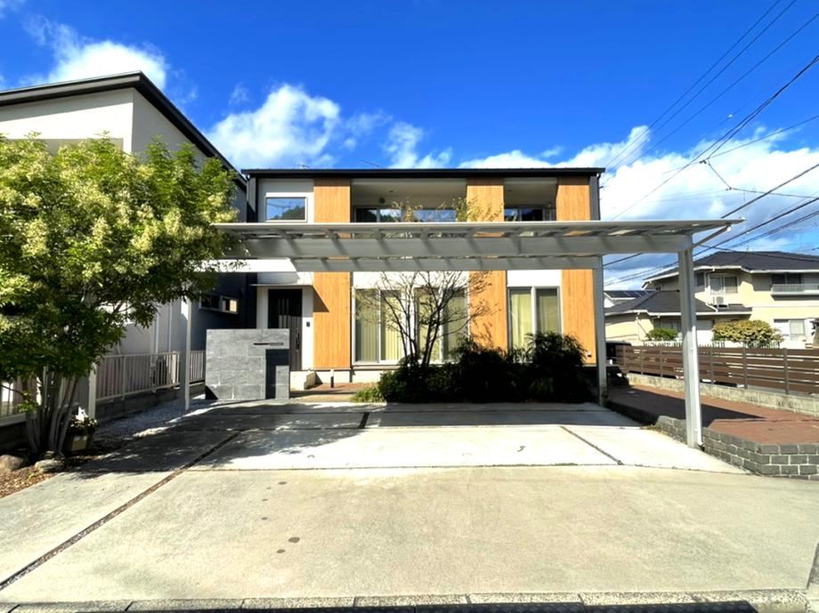 Modern 4LDK Home in a Quiet Neighborhood - Photo 1