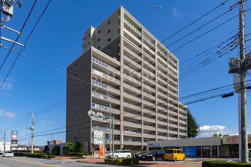 Modern 3LDK Apartment in Kohdai - Photo 1