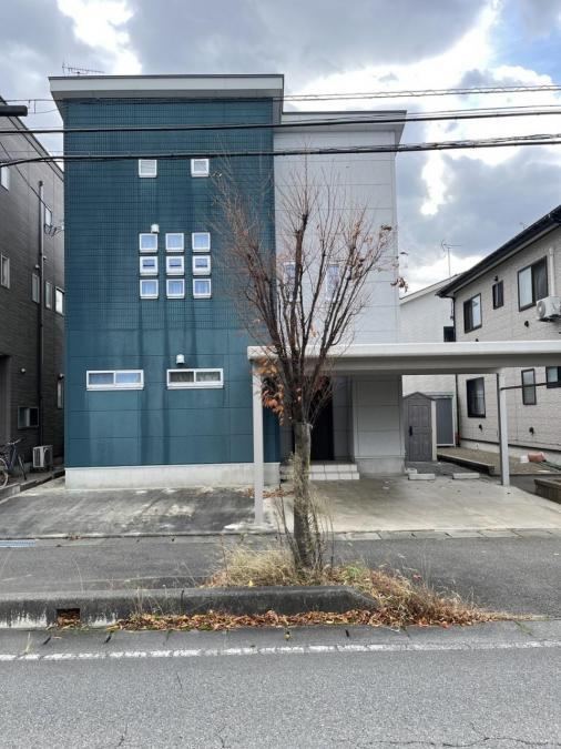 Spacious 4LDK Home with Recent Renovations in Niigata - Photo 1
