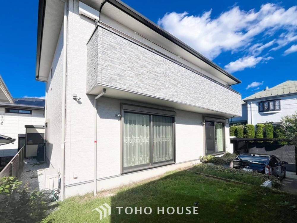 Eco-Friendly 4LDK+S Detached House with Solar Power - Photo 1