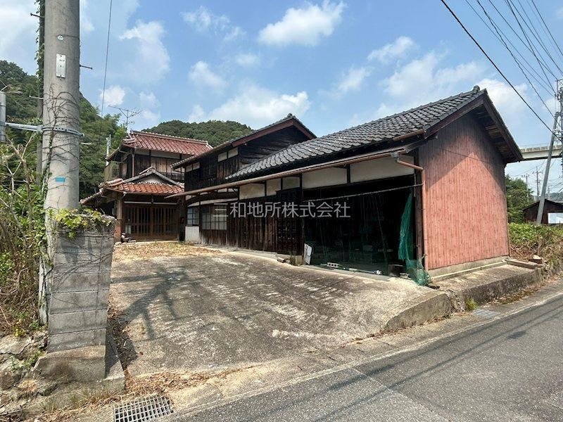 Tranquil 5DK House with Detached Unit in Yoshida - Photo 1