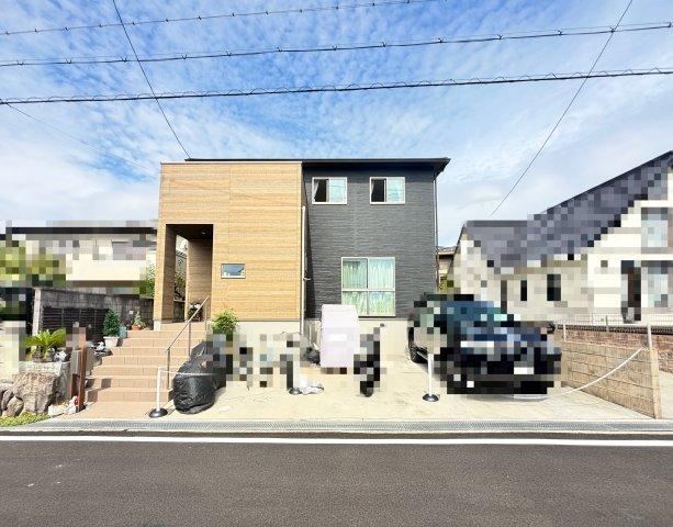 Stylish 4LDK Home with Parking in Akashi - Photo 1