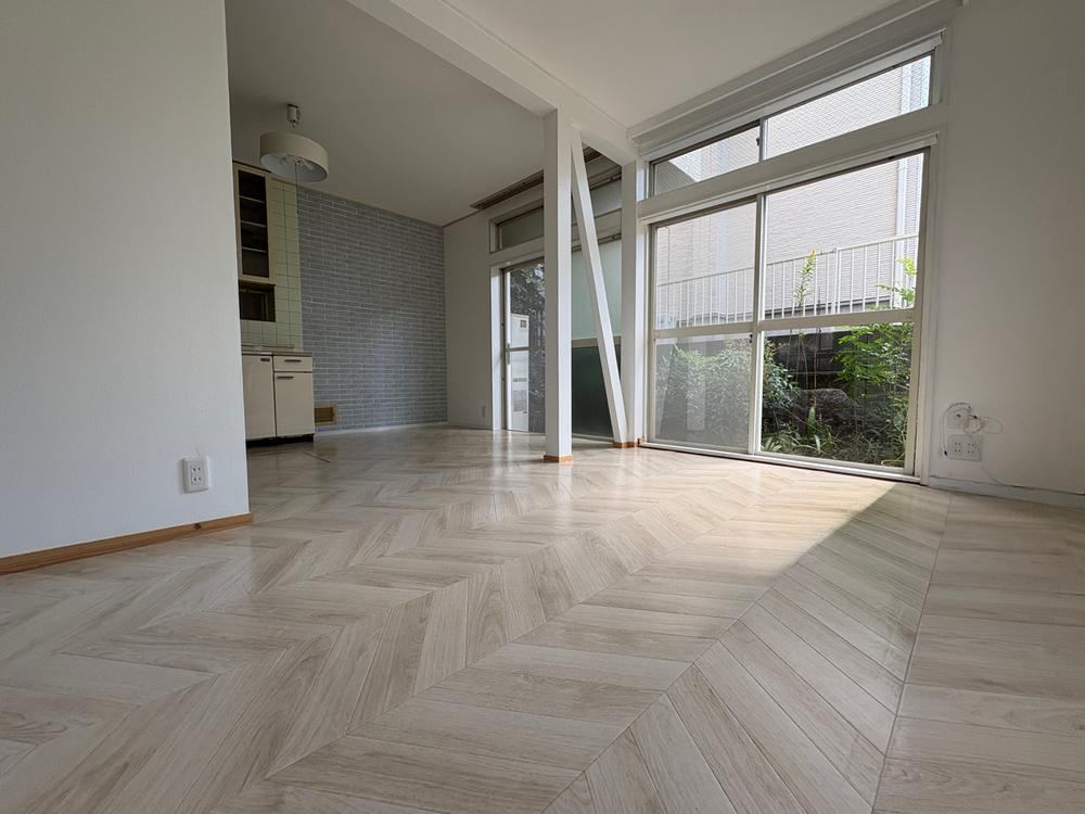 Renovated 3LDK Detached House on a Corner Lot in Konan Ward - Photo 1