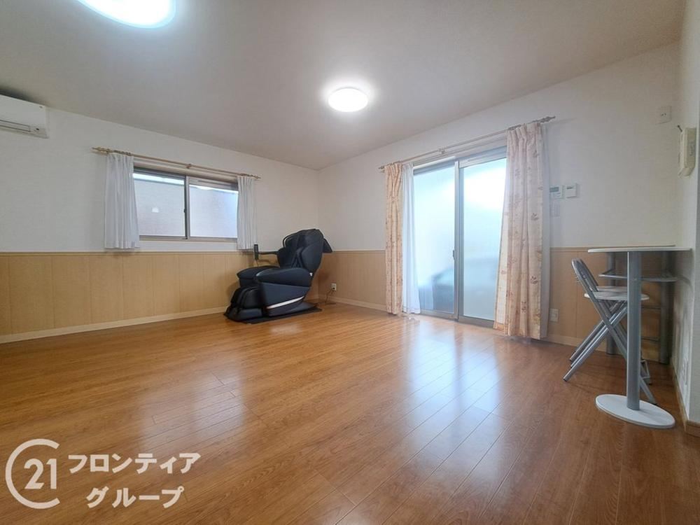 Corner Lot 3LDK+S Detached House in Neyagawa - Photo 1