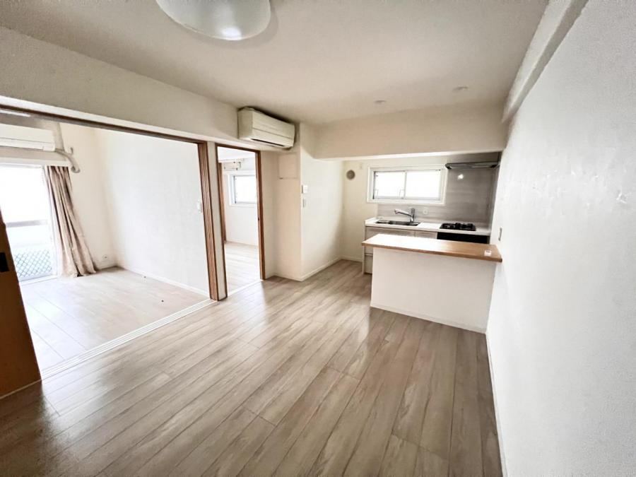 Bright 3DK Apartment in Ayase with Great Ventilation - Photo 1