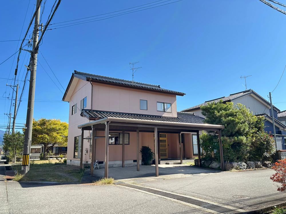 Bright 5LDK Detached House near Park in Namerikawa - Photo 1