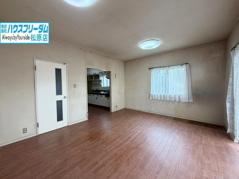 4LDK apartment in Tondabayashi, Osaka - Photo 1