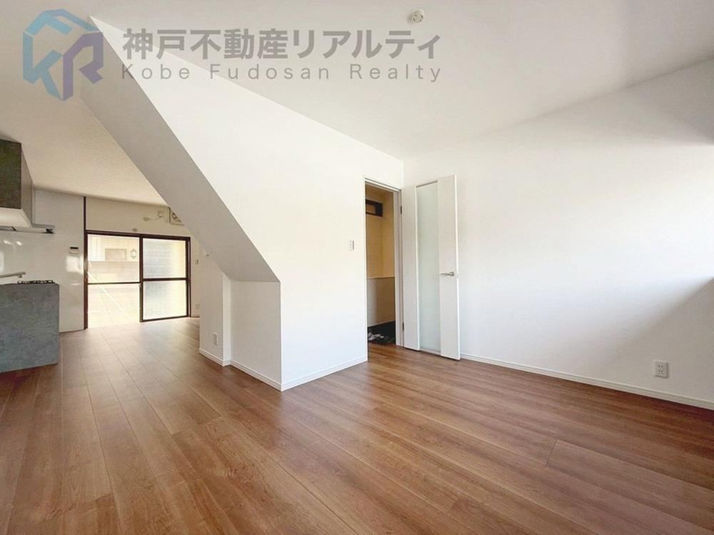2LDK+S House in Nishinomiya with Modern Features - Photo 1