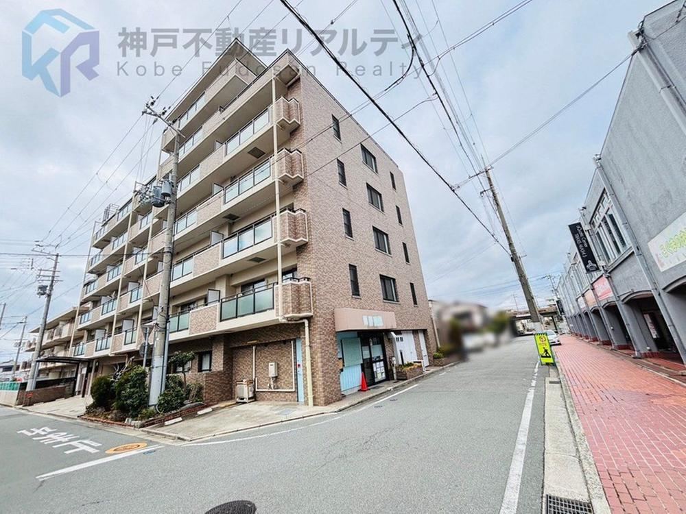 2LDK+S apartment in Akashi, Hyogo - Photo 1