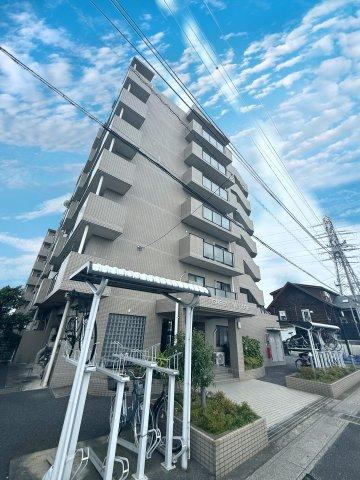 Well-Maintained 3LDK Apartment Near Tōbu Dōbutsu Kōen Station - Photo 1