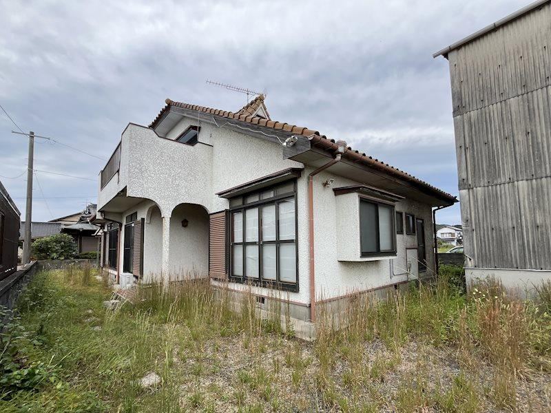 5LDK Home with Large Warehouse for DIY Enthusiasts - Photo 1