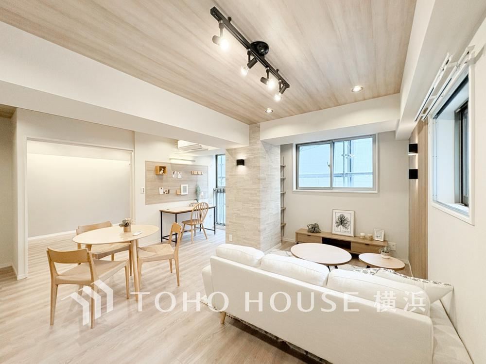 Comfortable 2LDK Apartment with Renovated Interiors - Photo 1