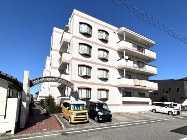 4LDK apartment in Takahama, Aichi - Photo 1