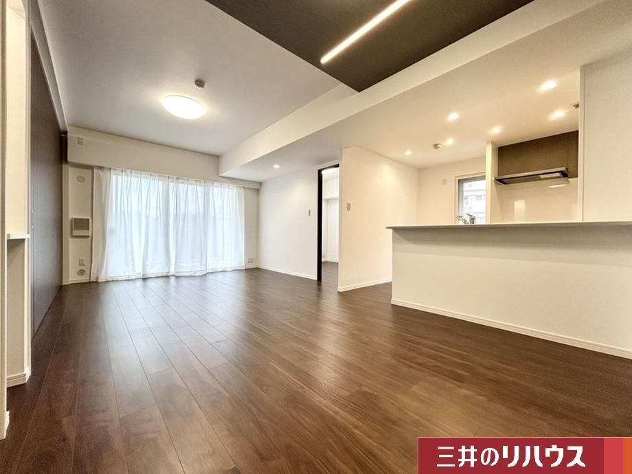 Bright 5LDK Corner Apartment in Totsuka, Yokohama - Photo 1