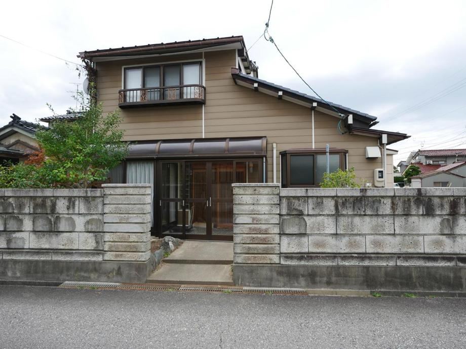 Spacious 7DK House in Shikata - Photo 1