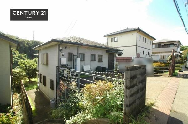 Spacious 4LDK House with Large Garden in Tsuchiura - Photo 1