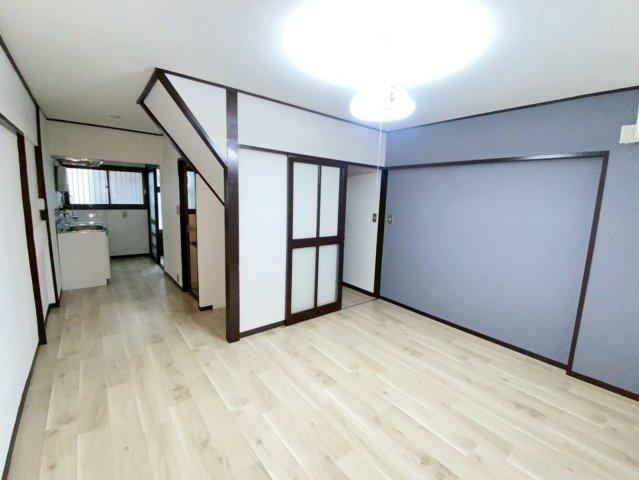 Renovated 4LDK Home with Modern Amenities - Photo 1