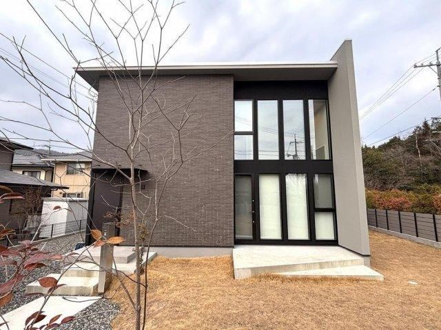 Stylish 3LDK+S House in Higashi-Hiroshima - Photo 1