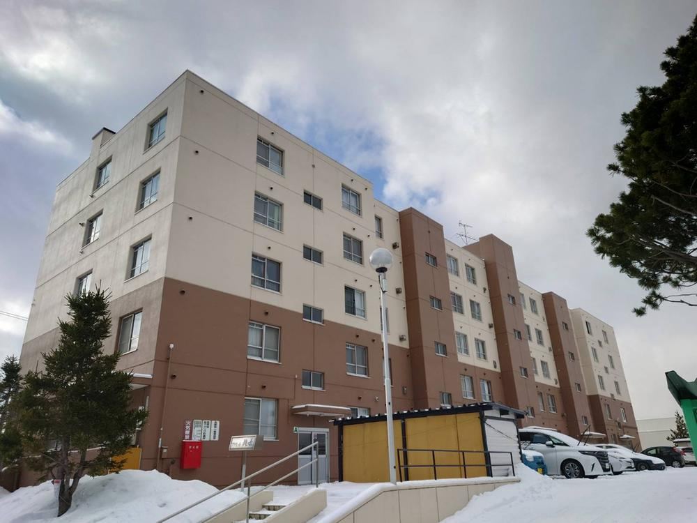 3LDK apartment in Minami Ward, Sapporo, Hokkaido - Photo 1