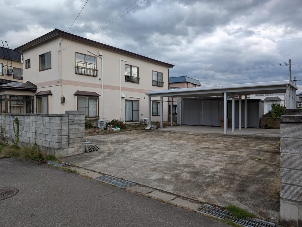 4LDK House with Large Carport in Kuroishi - Photo 1
