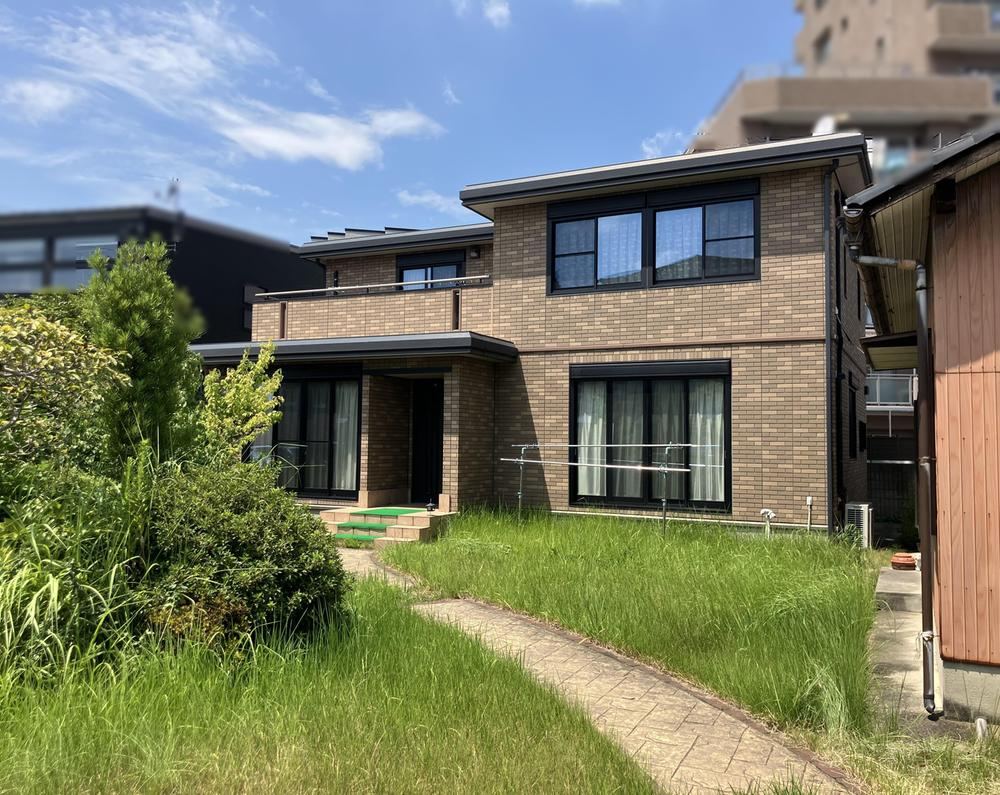 Modern 6LDK House with Solar Power in Nagoya - Photo 1