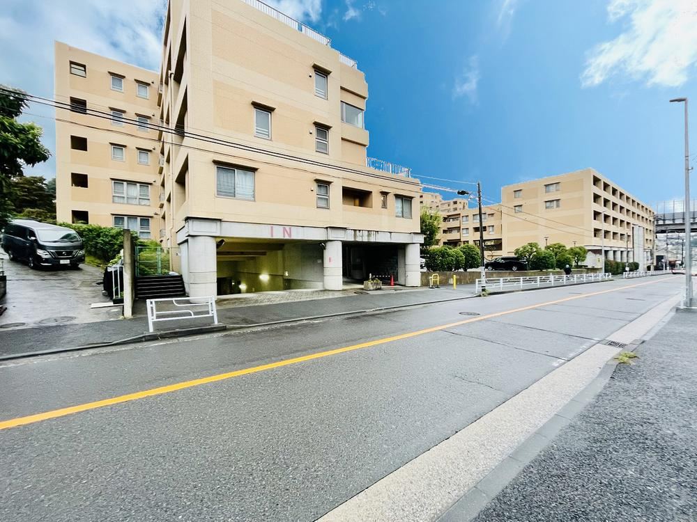 2LDK+S Apartment with Garden in Quiet Neighborhood - Photo 1