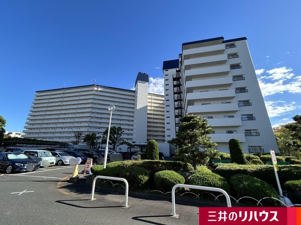 3LDK Apartment in Kanamachi - Photo 1