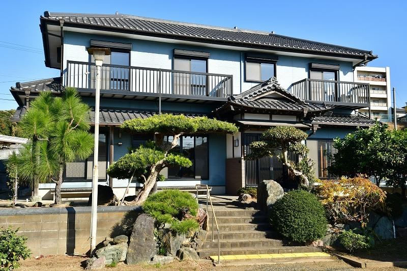 Spacious 7SLDK Home on Sunny Corner Lot - Photo 1