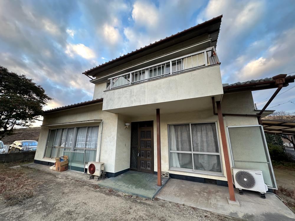 5DK House with Renovation Potential in Satoshima - Photo 1
