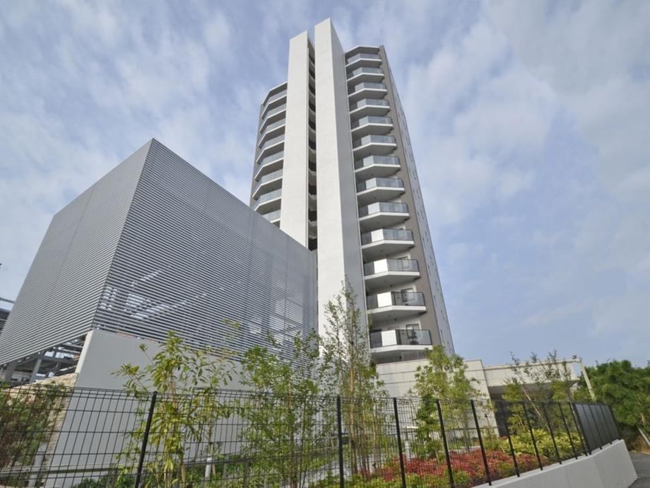 Spacious 4LDK Apartment in Motomachi, Tokorozawa - Photo 1