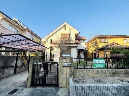 4LDK House with Solar Panels in Tsutsujigaoka South - Photo 1