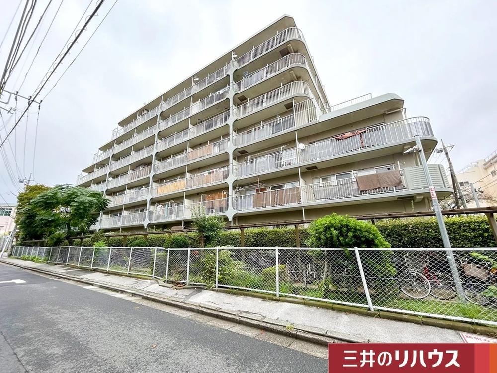 3DK Apartment in Adachi with Renovations - Photo 1