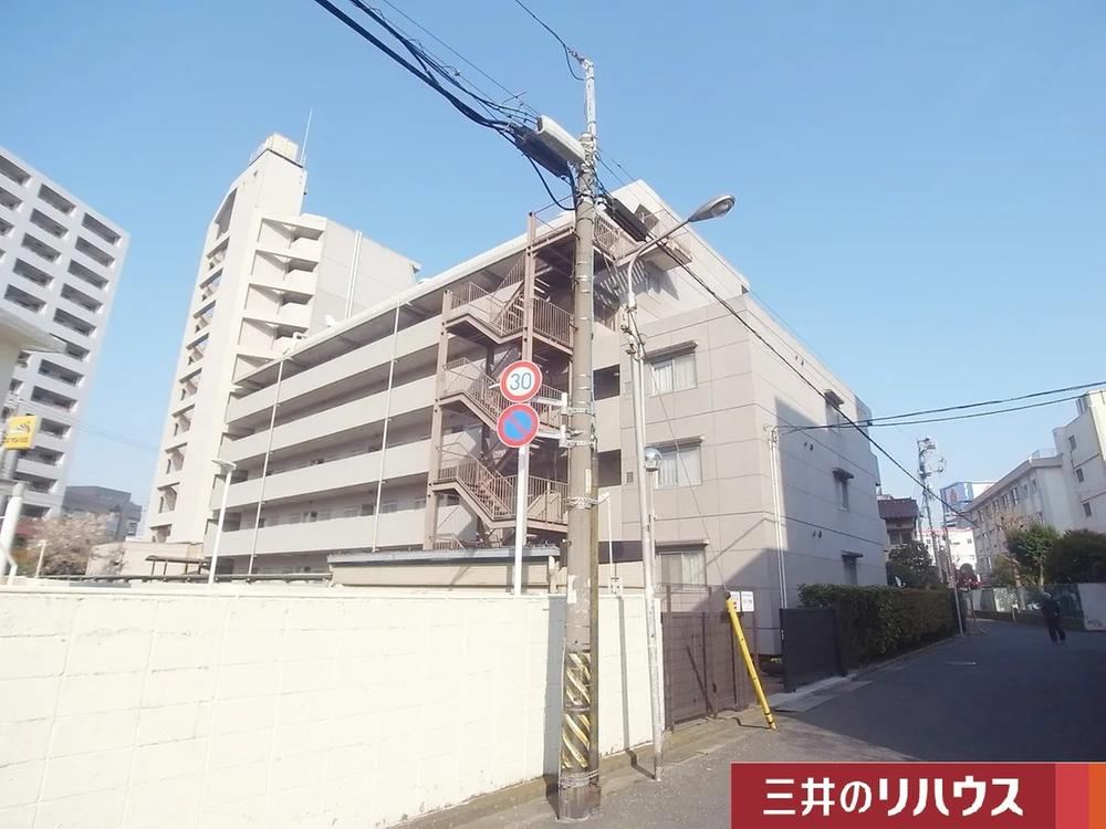 Spacious 3LDK Apartment in Edogawa - Photo 1