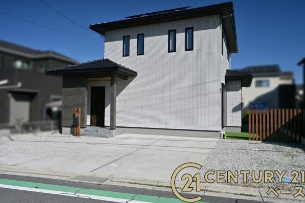 Modern 3LDK House with Abundant Amenities - Photo 1