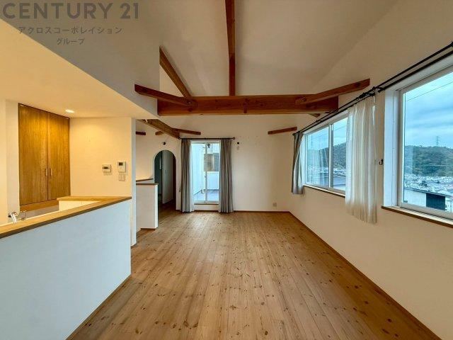 Spacious 3LDK House with Scenic Views - Photo 1