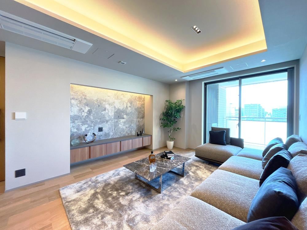 3LDK apartment in Chiyoda Ward, Tokyo - Photo 1