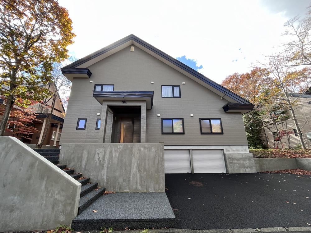 Modern 6LDK Home in Chitose - Photo 1