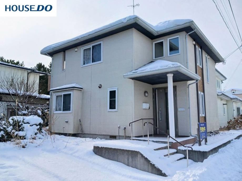 Spacious 4LDK+S House with High Ceilings in Hachinohe - Photo 1