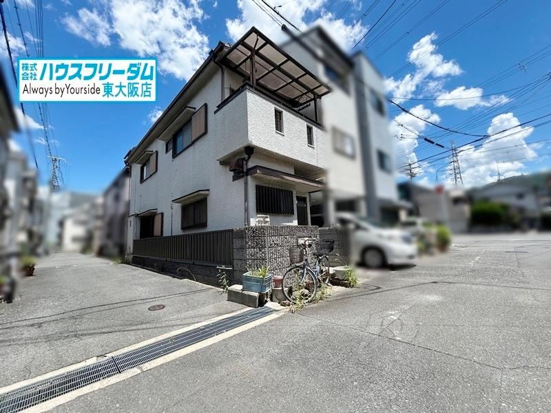 Sunny 3DK Corner Lot House in Higashi-Osaka - Photo 1