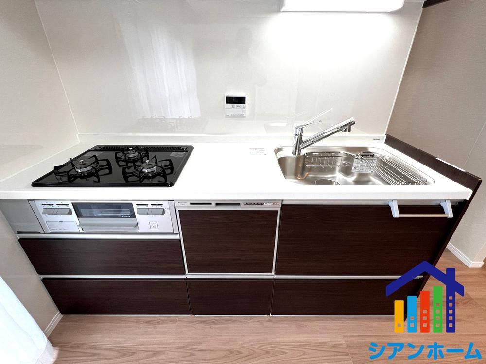 Spacious 4LDK Apartment in Aobaku - Photo 1